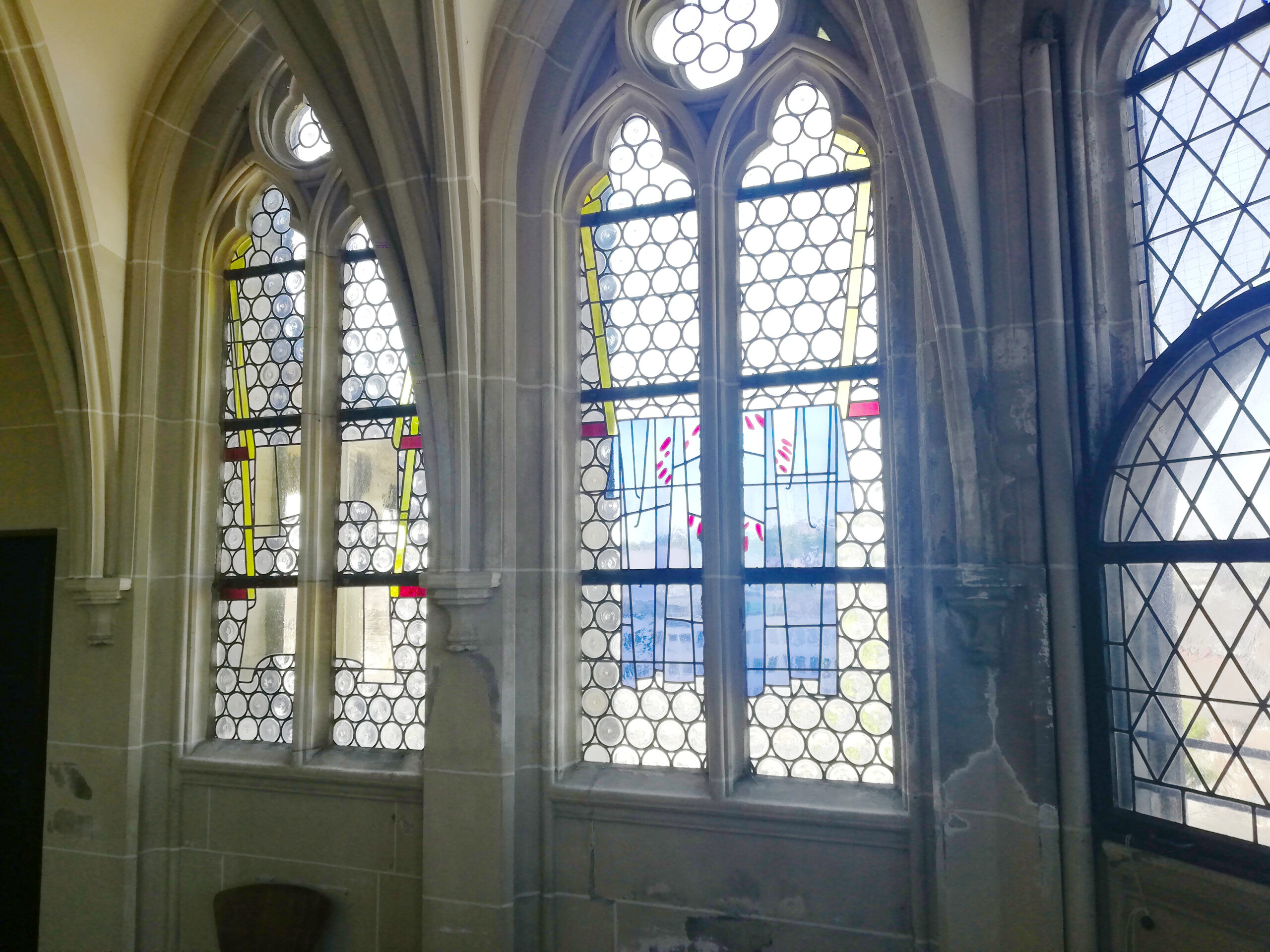 <strong>Dom im Detail: Die Aachener Heiligtümer als Fenstermotiv in den Turmkapellen</strong>